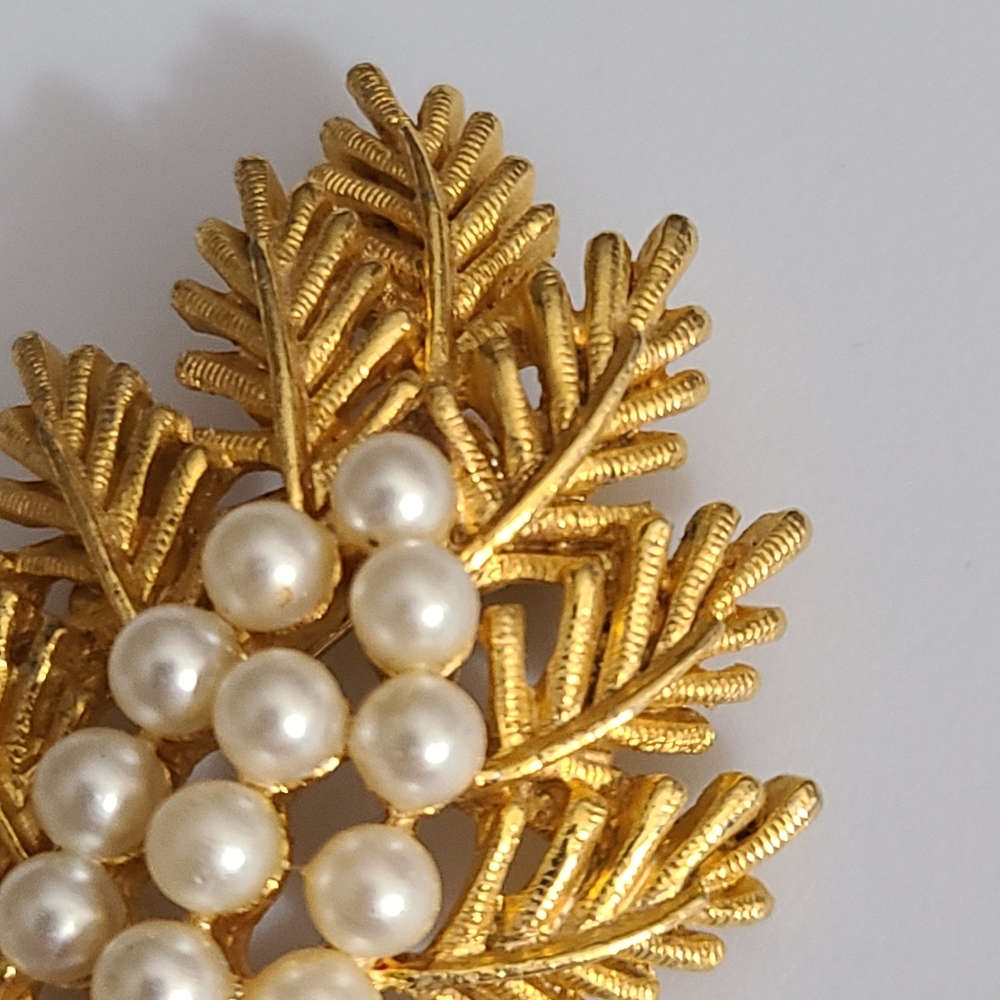 Vintage Leaf Branch Gold Pearl Brooch Pine Tree ? Christmas? 50's Vtg Estate - Picture 2 of 6
